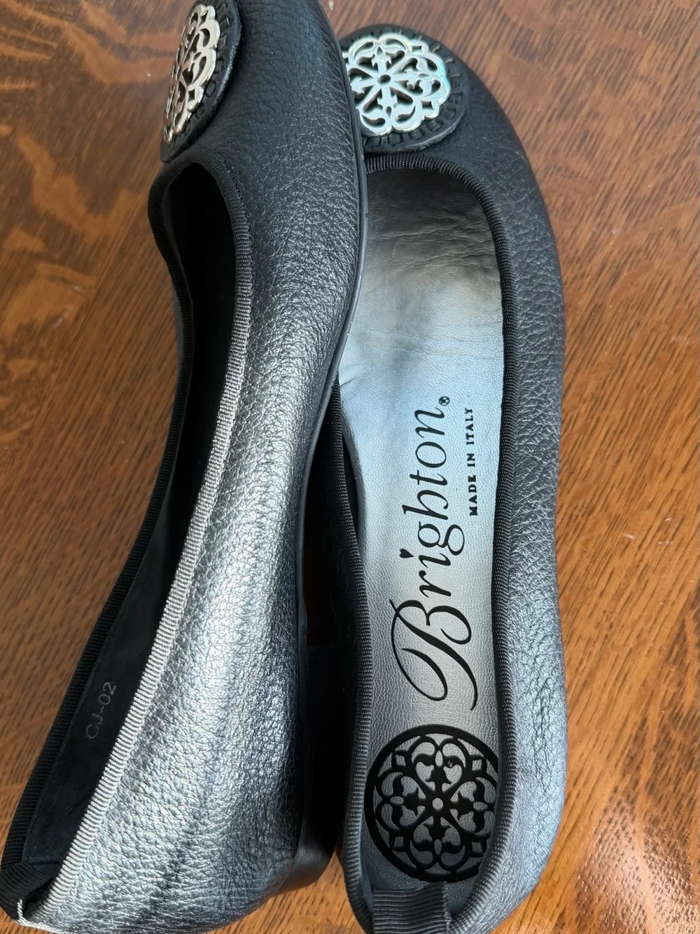 Brighton Black Leather Aleta Ballet Flats w/ Silver Medallion made in Italy sz 8